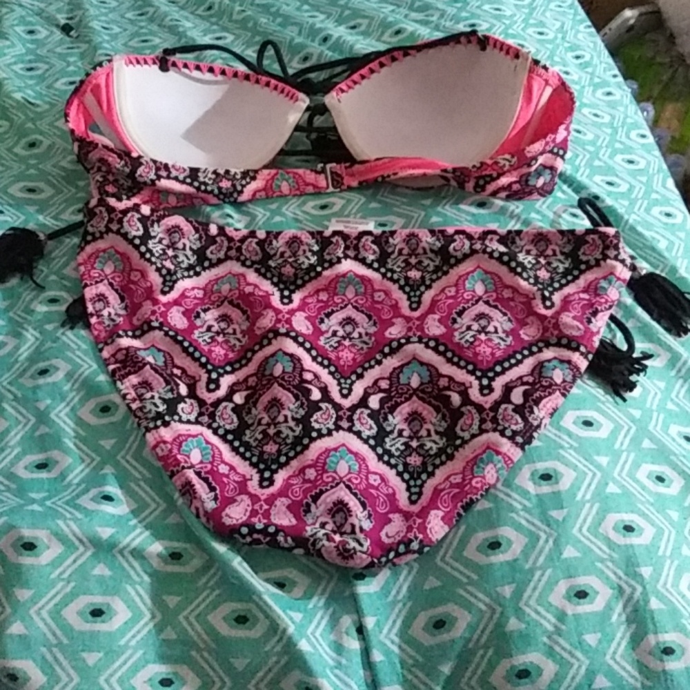 Bikini - Picture 2 of 6